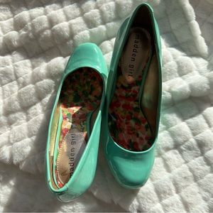 Madden Girl Patent Leather Pumps in Cyan/Mint, Size 6.5W